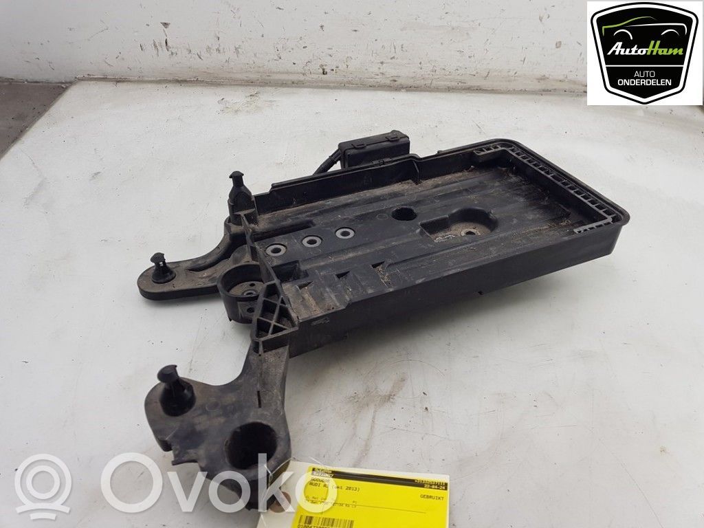 Audi A3 S3 8V Akkulaatikon alusta 