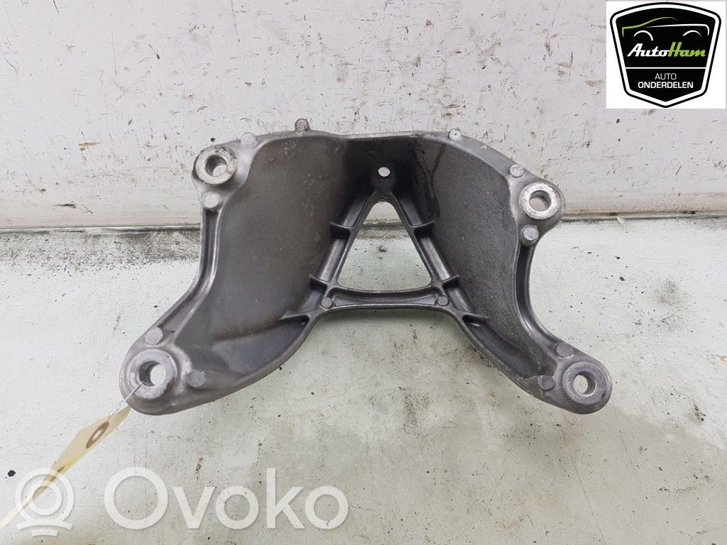 Audi A4 S4 B9 Moottorin kiinnikekorvake 