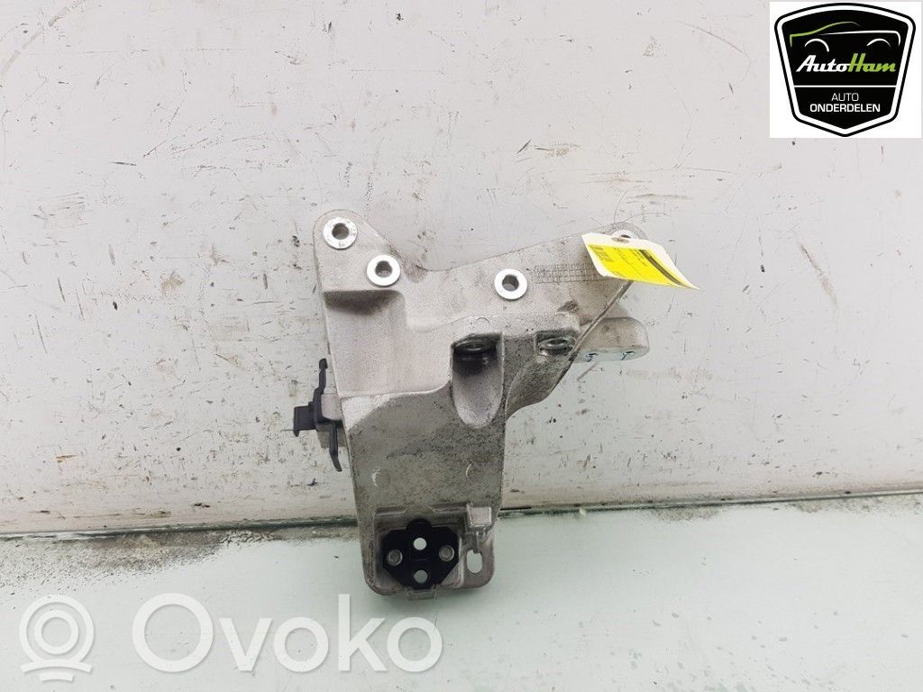 Engine mount bracket
