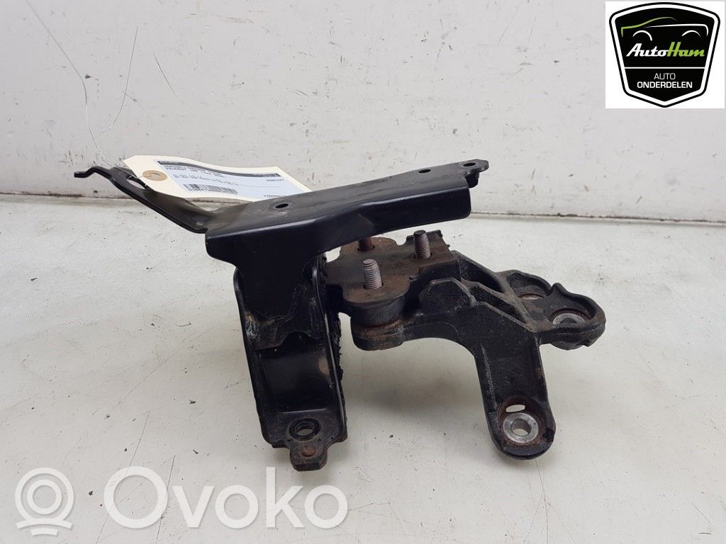 Peugeot 108 Gearbox mounting bracket 