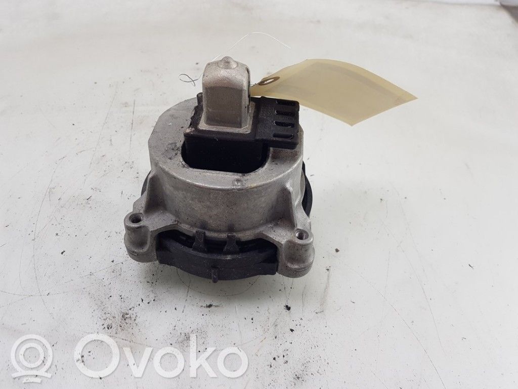 BMW 5 G30 G31 G38 Engine mount bracket 
