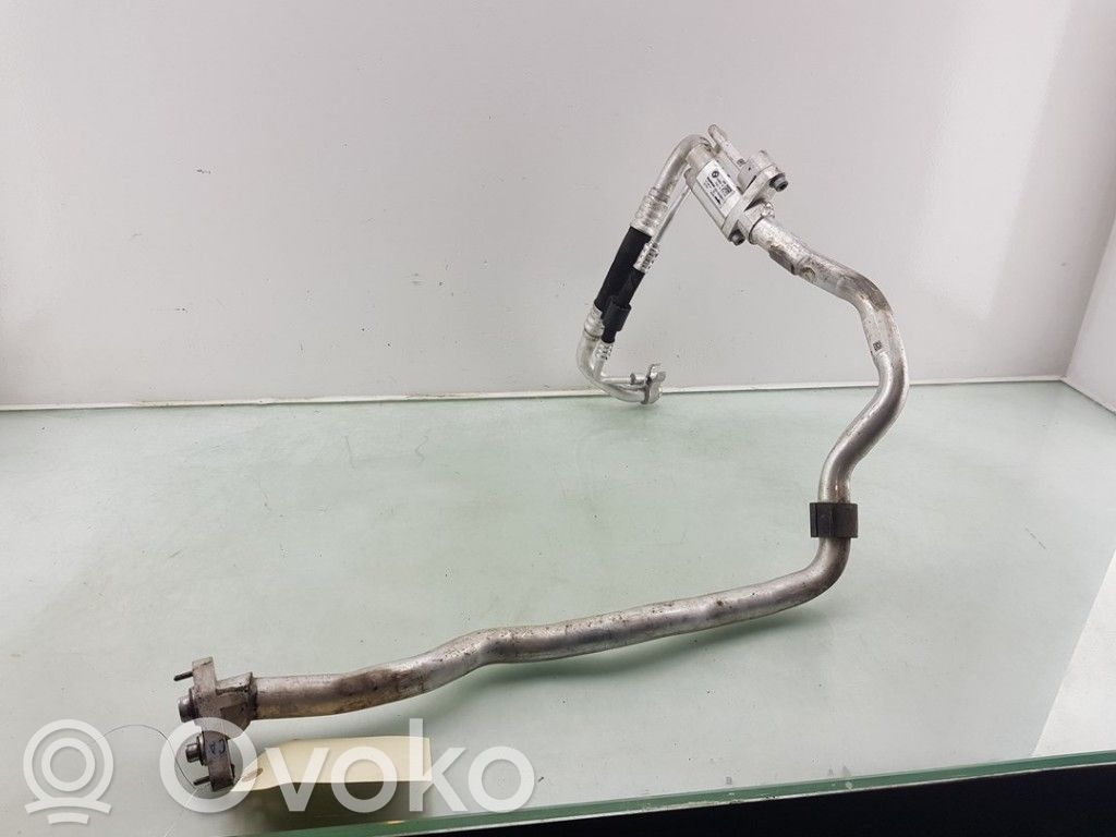 BMW iX Ilmastointilaitteen putki (A/C) 