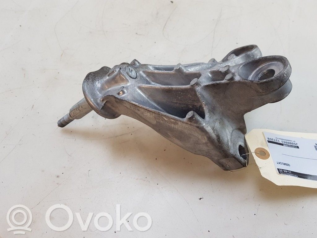 Renault Zoe Engine mount bracket 