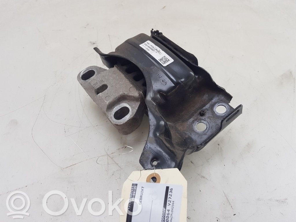 Volkswagen Polo VI Gearbox mounting bracket 