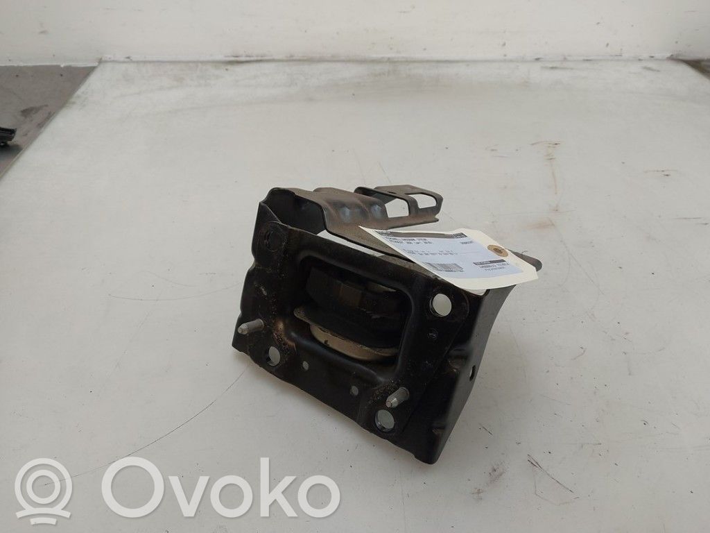 Peugeot 208 I Soporte de montaje de la caja de cambios 
