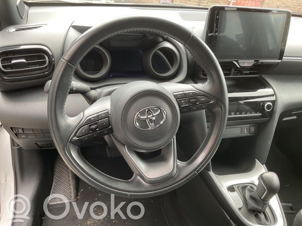 Toyota Yaris Cross Stūre 