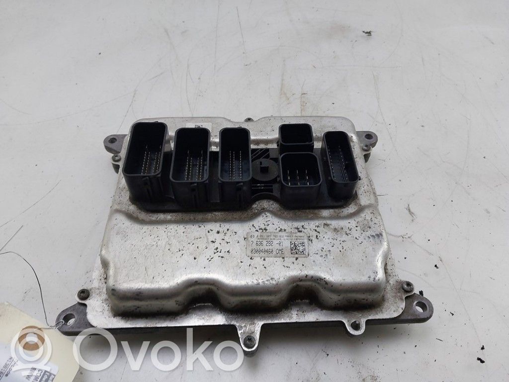 BMW 1 F20 F21 Engine control unit/module 