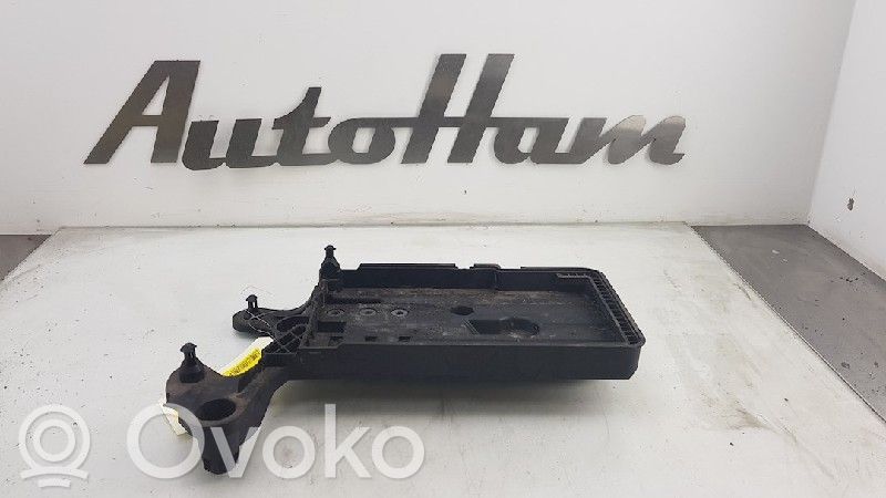 Seat Leon (5F) Akkulaatikon alusta 