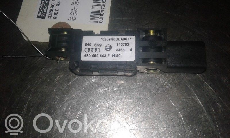 Audi A3 S3 8P Airbagsensor Crashsensor Drucksensor 