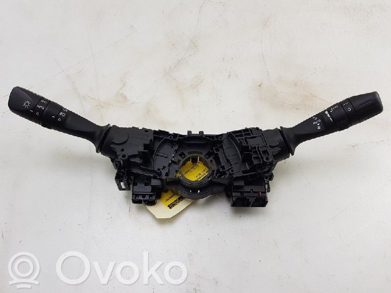 Toyota Auris E180 Boutons / interrupteurs volant 