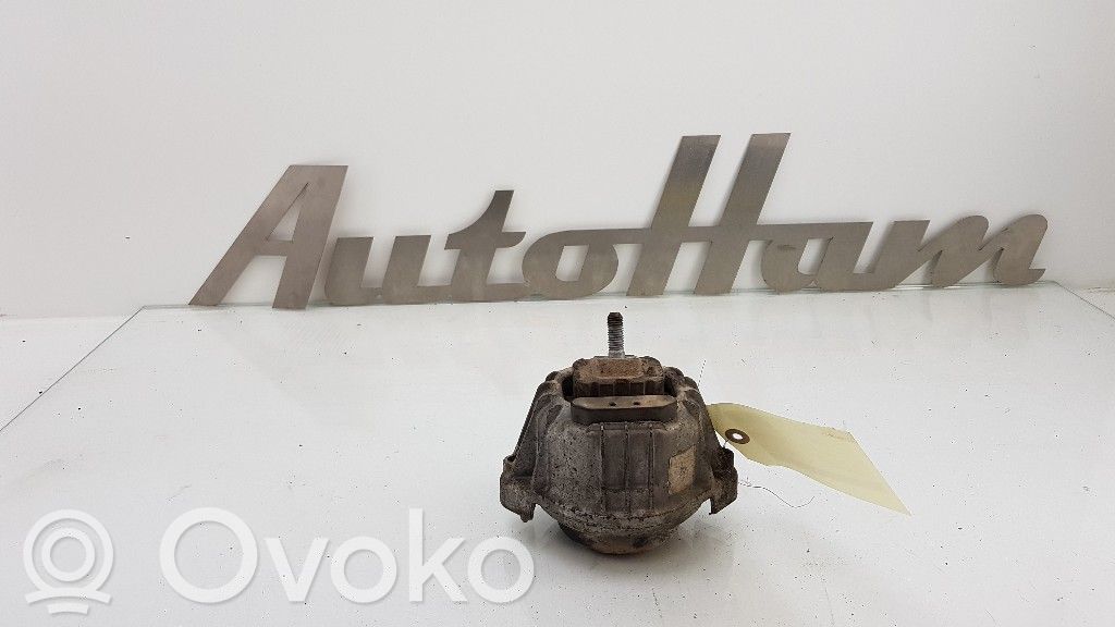 BMW 3 E90 E91 Engine mount bracket 