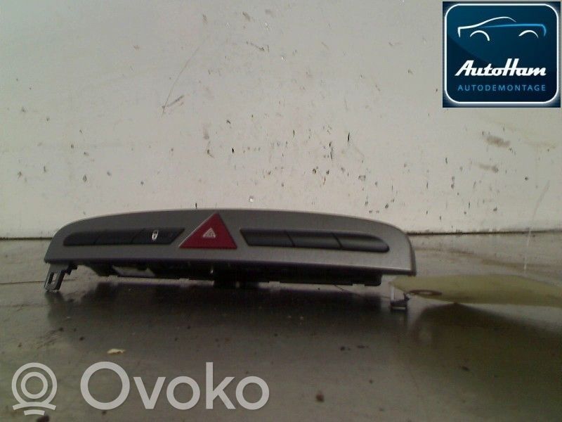 Peugeot 308 Hazard light switch 