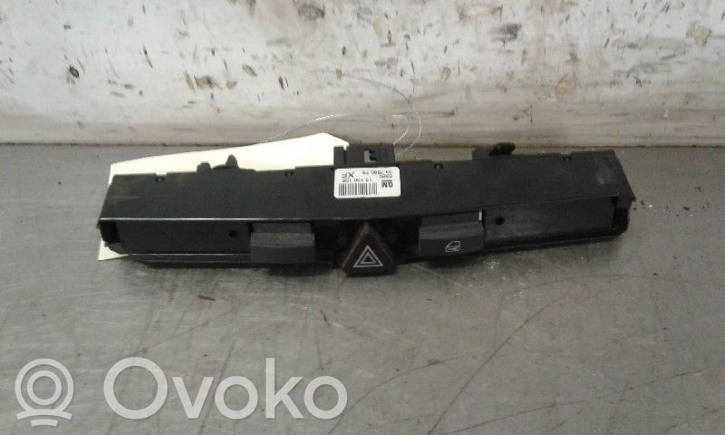 Opel Astra H Hazard light switch 