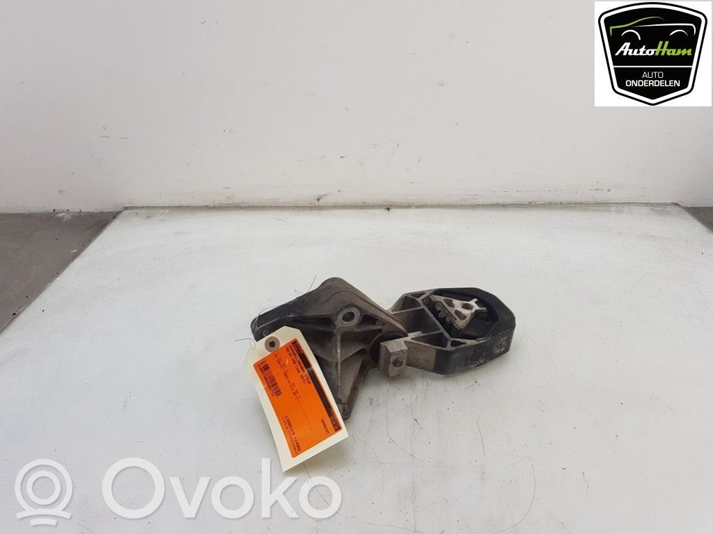 Volvo V40 Gearbox mounting bracket 