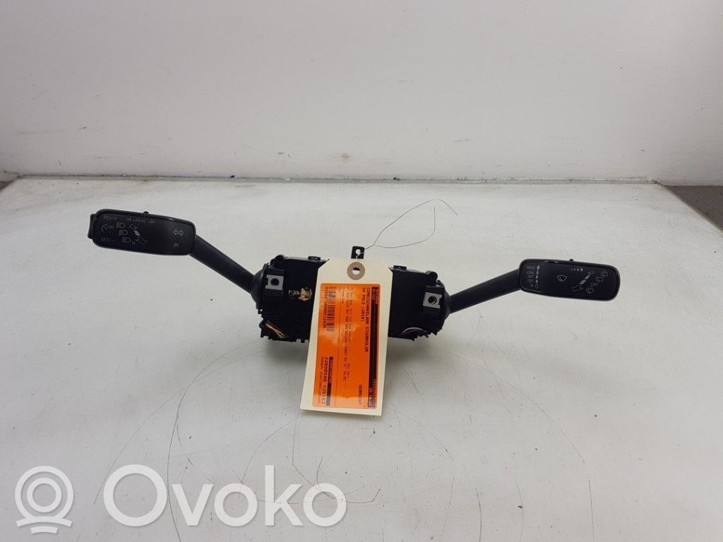 Volkswagen Polo VI Interruptores/botones de la columna de dirección 