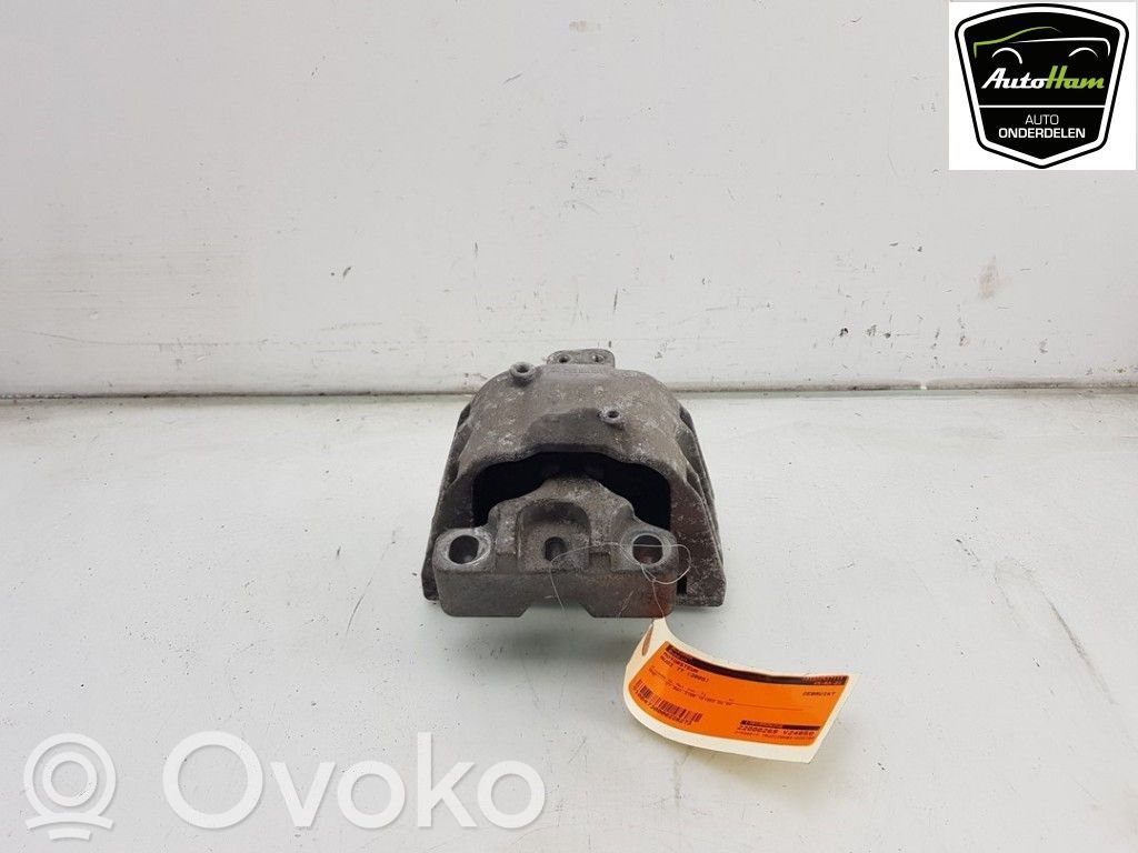 Moottorin kiinnikekorvake   1J0199262CE,1J0199262CE