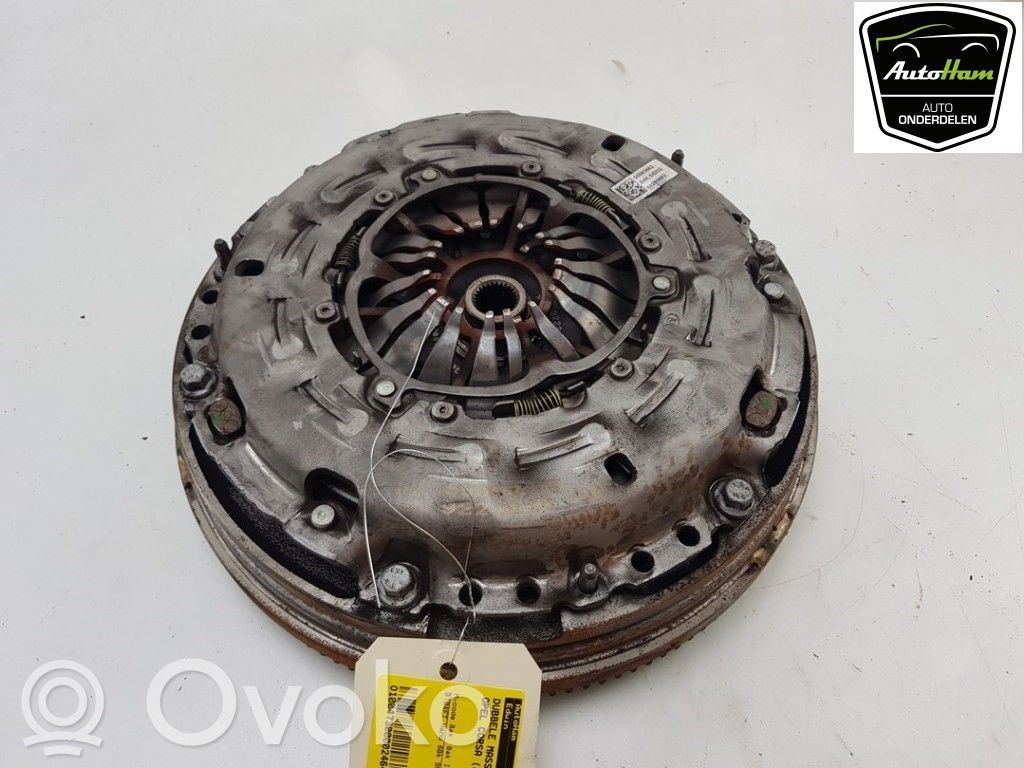 Opel Corsa E Plaukiojantis dviejų masių smagratis 