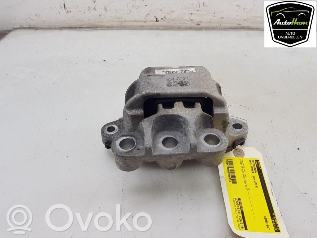 Opel Mokka X Engine mount bracket 