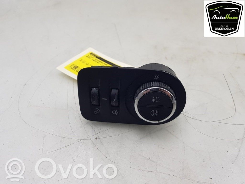Light switch   13294815,13266286,1240249,13266286,13294815
