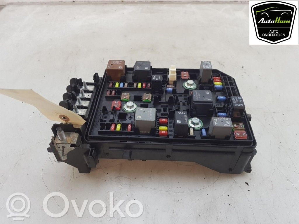 Opel Astra K Fuse box set 