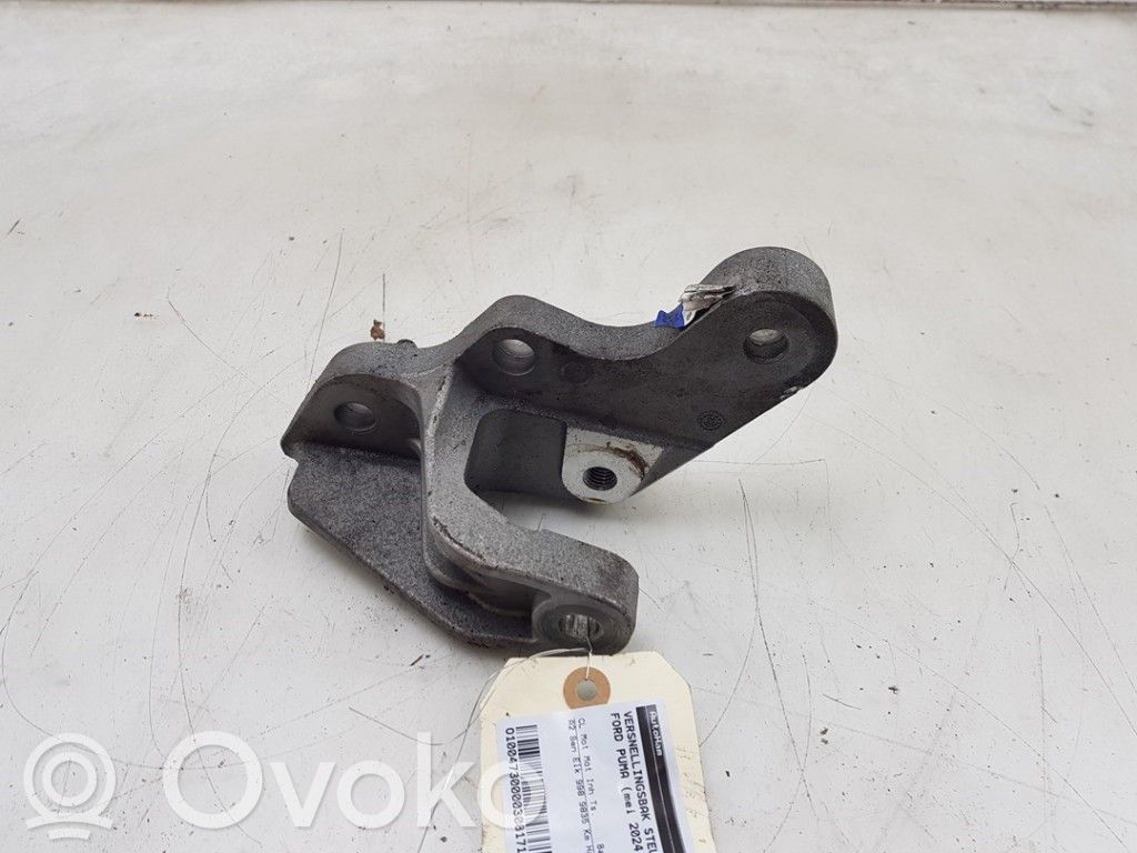 Ford Puma Gearbox mounting bracket 