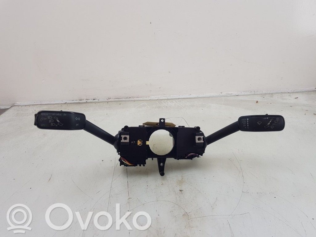 Volkswagen Polo VI Interruptores/botones de la columna de dirección 