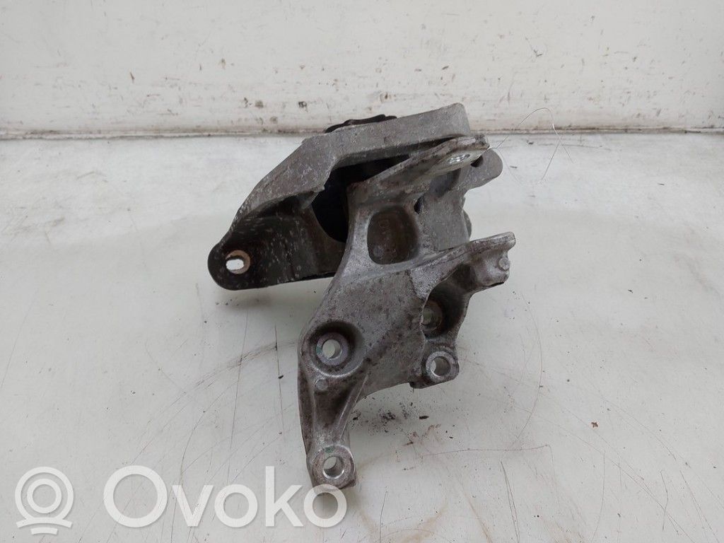 Opel Vivaro Engine mount bracket 
