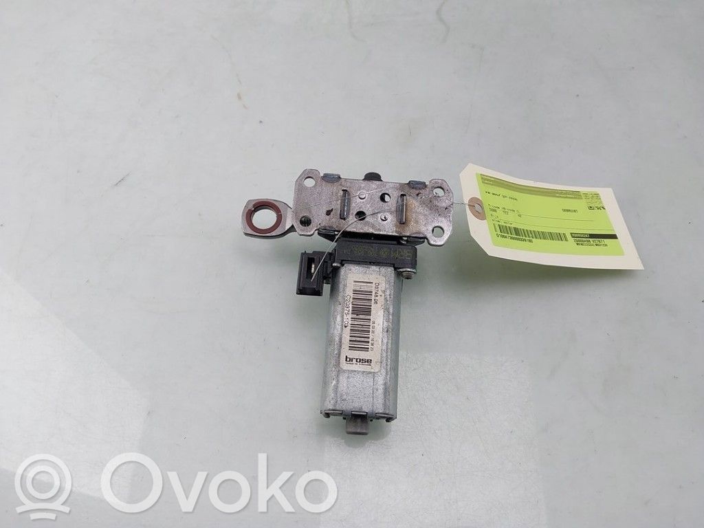 Volkswagen Golf VIII Motor reglare scaun 