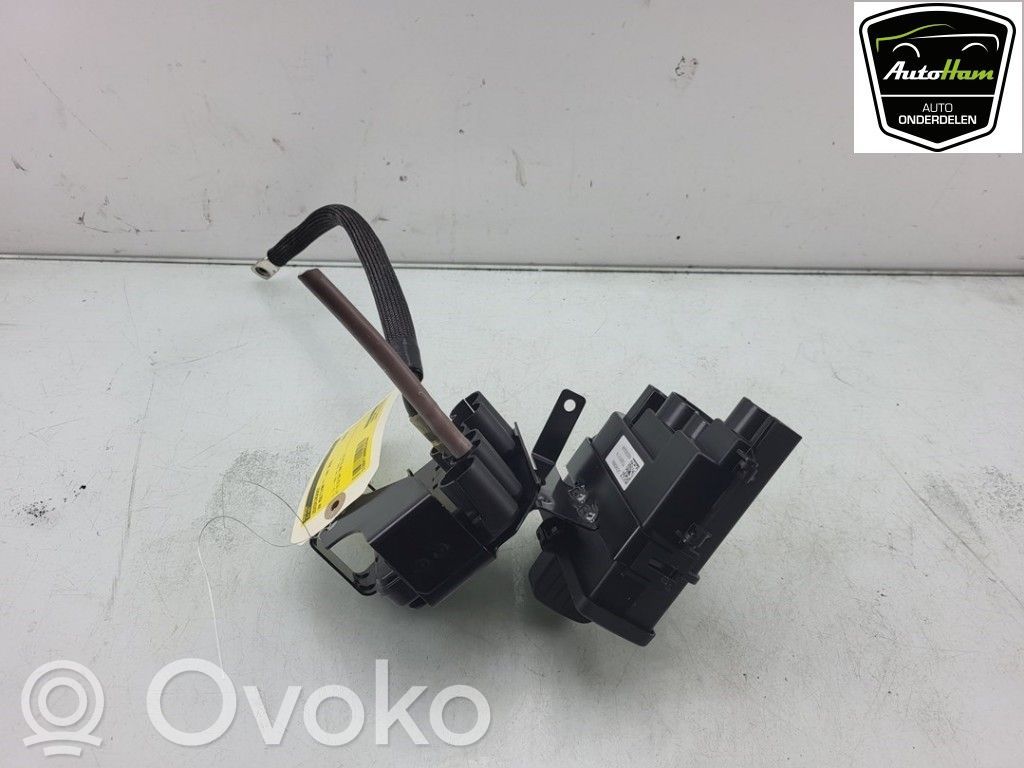 Skrzynka bezpieczników / Komplet   7T0937517A,7T0937517A,7T0937517A