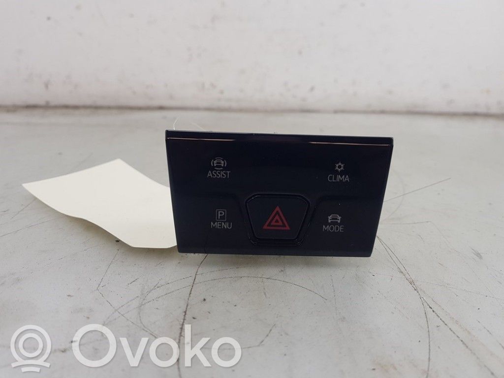 Volkswagen Golf VIII Przycisk świateł awaryjnych 