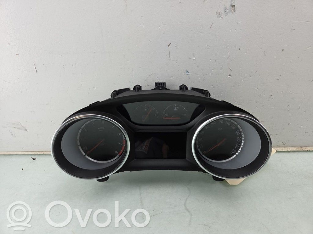 Opel Astra K Geschwindigkeitsmesser Cockpit 