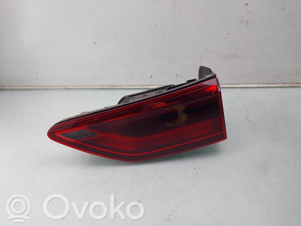 Volkswagen Golf VIII Lampă spate în caroserie 