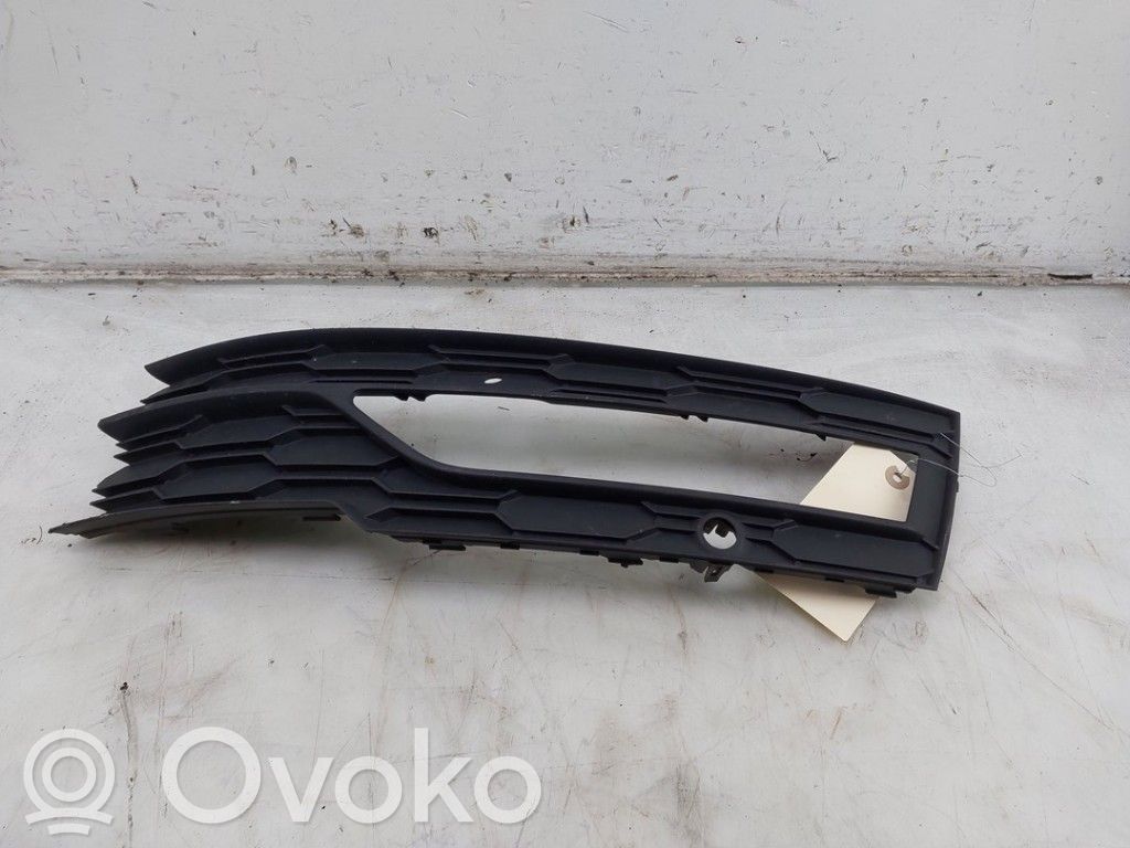 Skoda Octavia Mk4 Etupuskurin alempi jäähdytinsäleikkö 