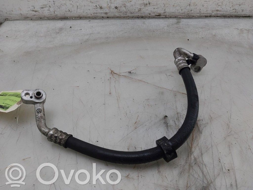 Volkswagen Touareg I Ilmastointilaitteen putki (A/C)