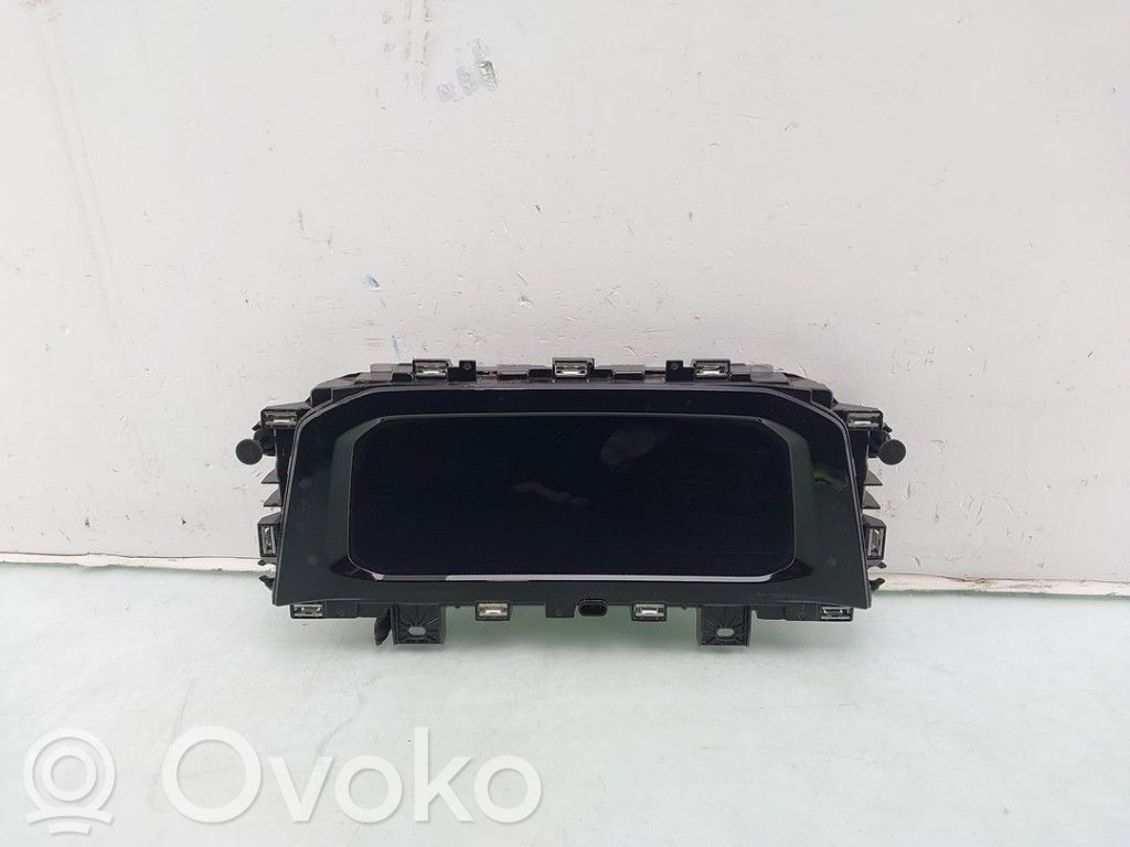 Volkswagen Golf VIII Geschwindigkeitsmesser Cockpit 