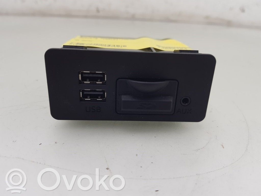 Mazda MX-3 AUX in-socket connector 