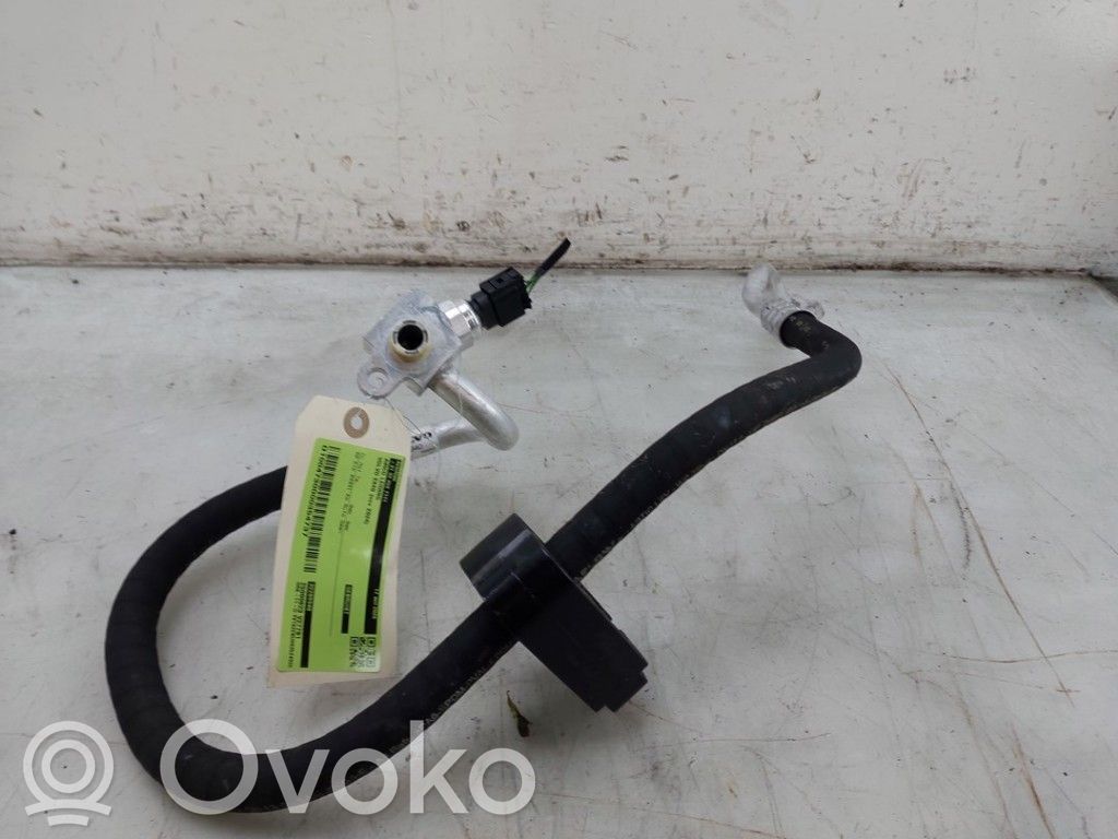Volvo EX40 Ilmastointilaitteen putki (A/C) 