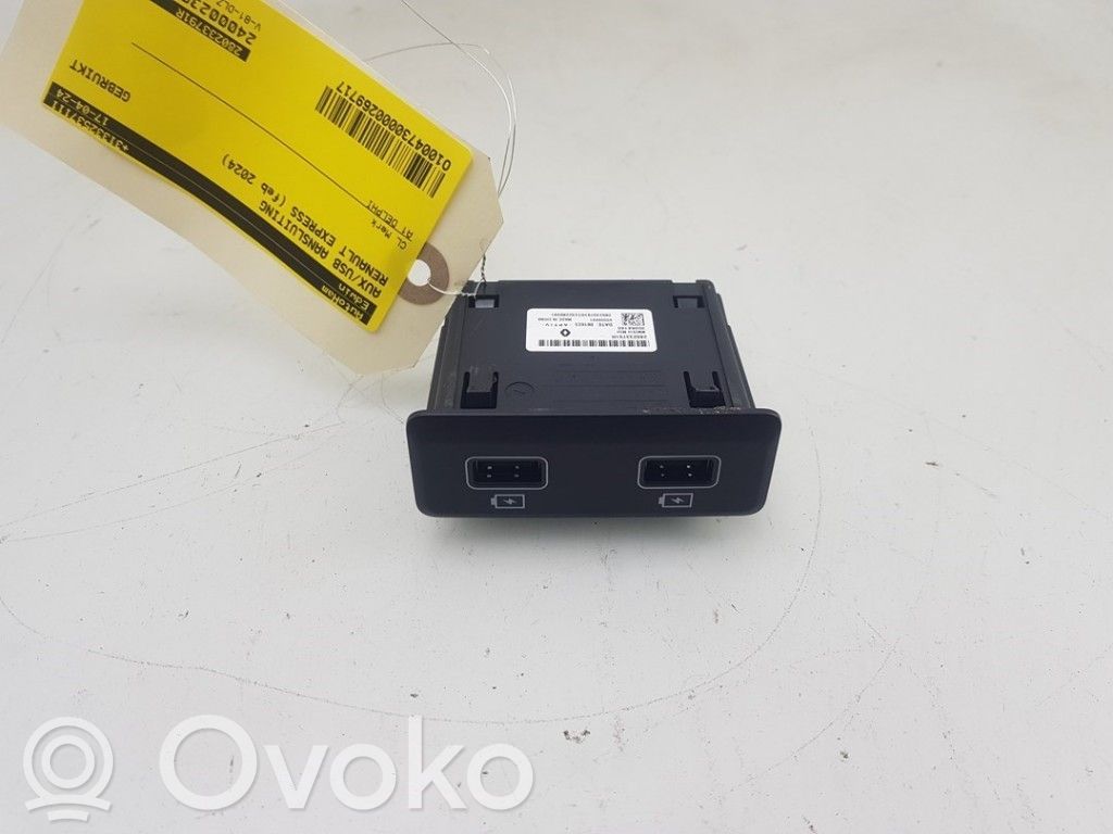 Renault Express AUX in-socket connector 