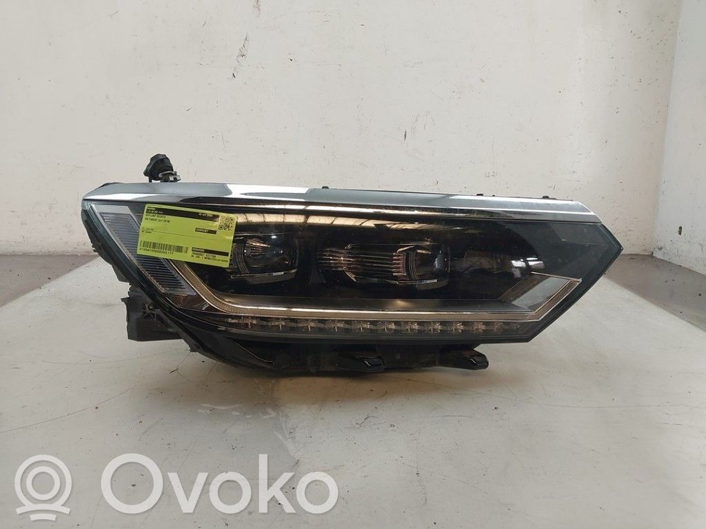 Volkswagen PASSAT B8 Lampa przednia 