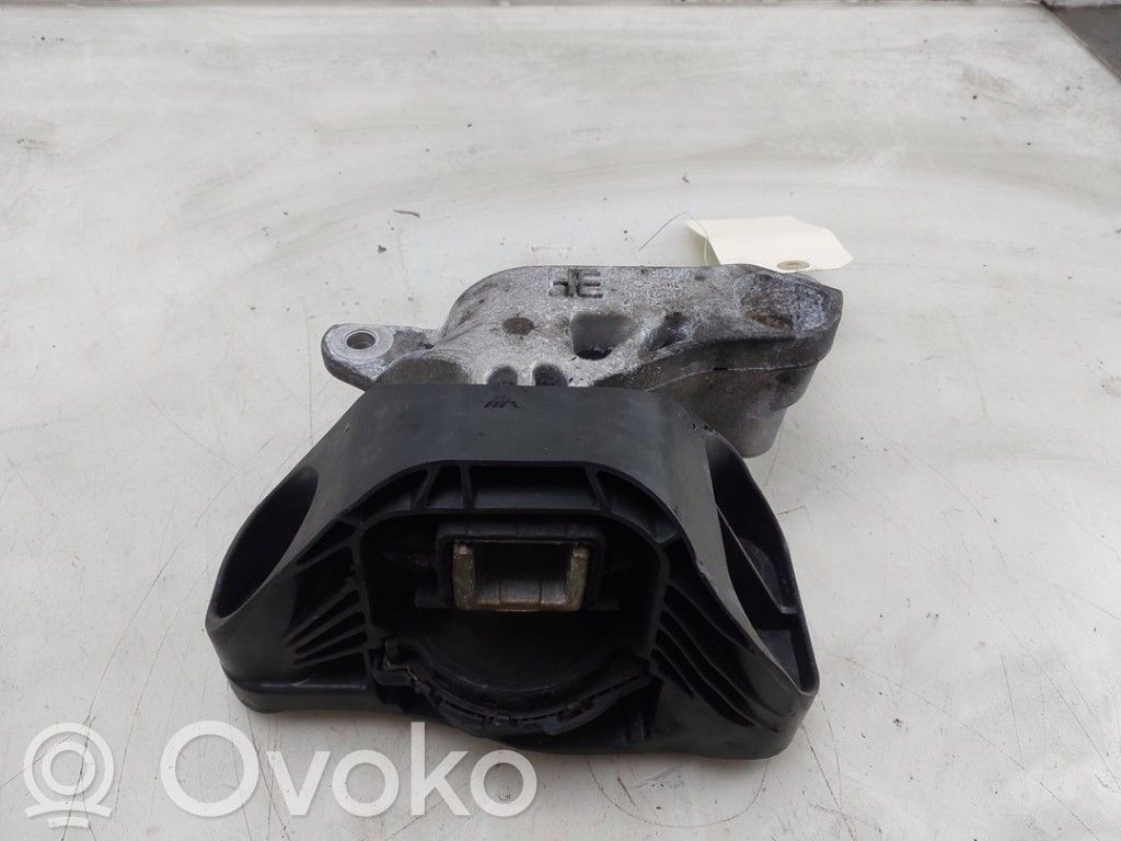 Renault Clio V Engine mount bracket 
