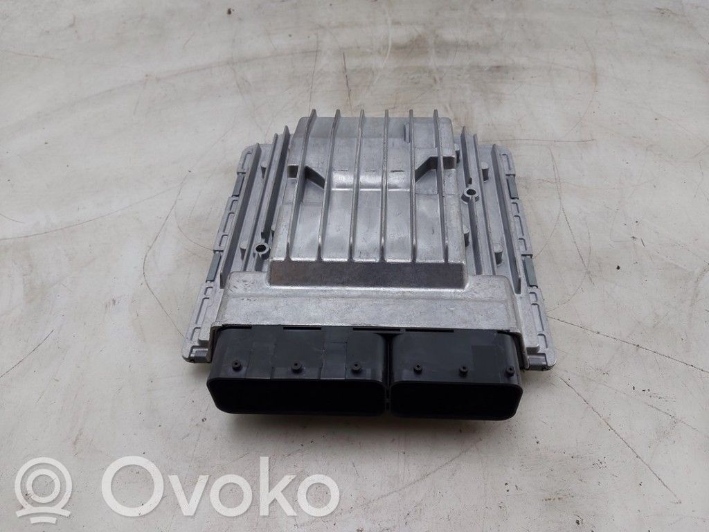 BMW 1 E81 E87 Variklio valdymo blokas 