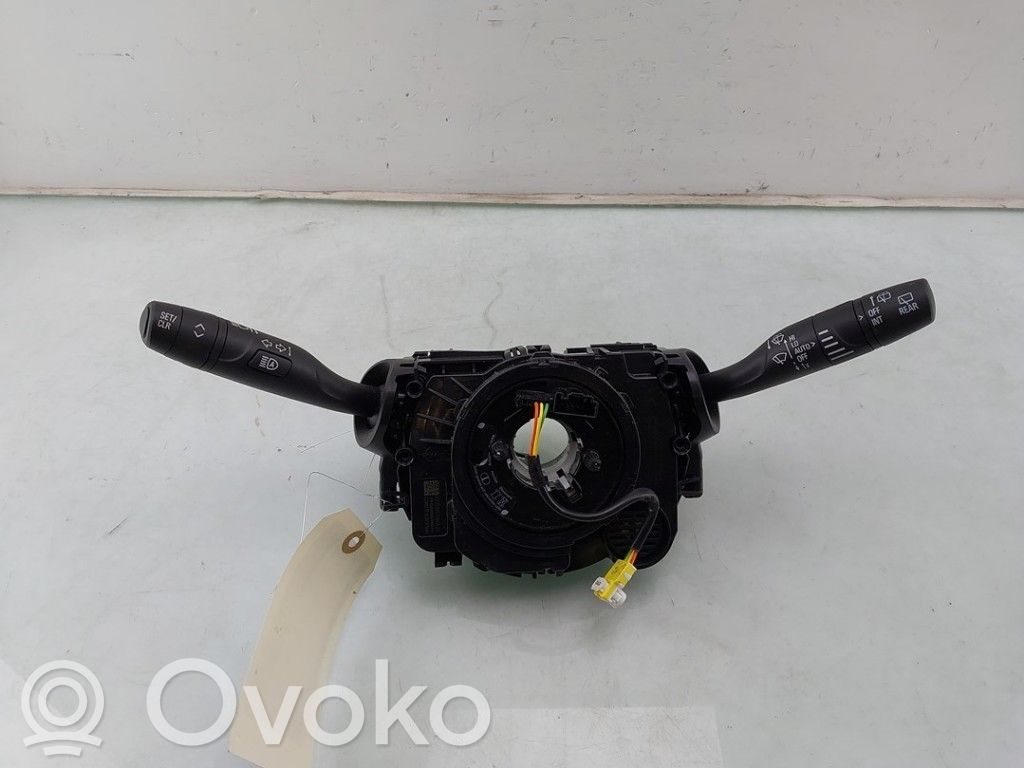 Opel Combo E Steering wheel buttons/switches 