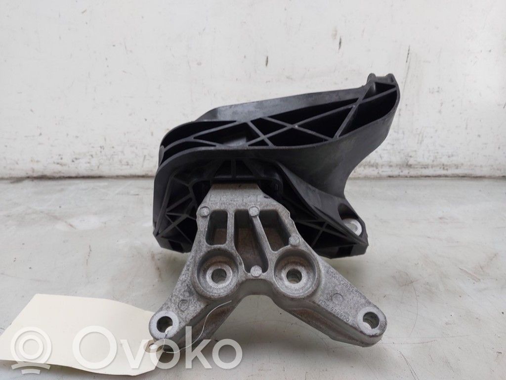 Peugeot 5008 II Engine mount bracket 