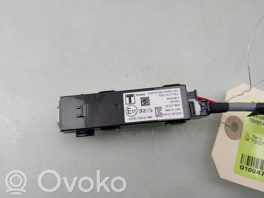Toyota Yaris Cross Enchufe conector entrada auxiliar 