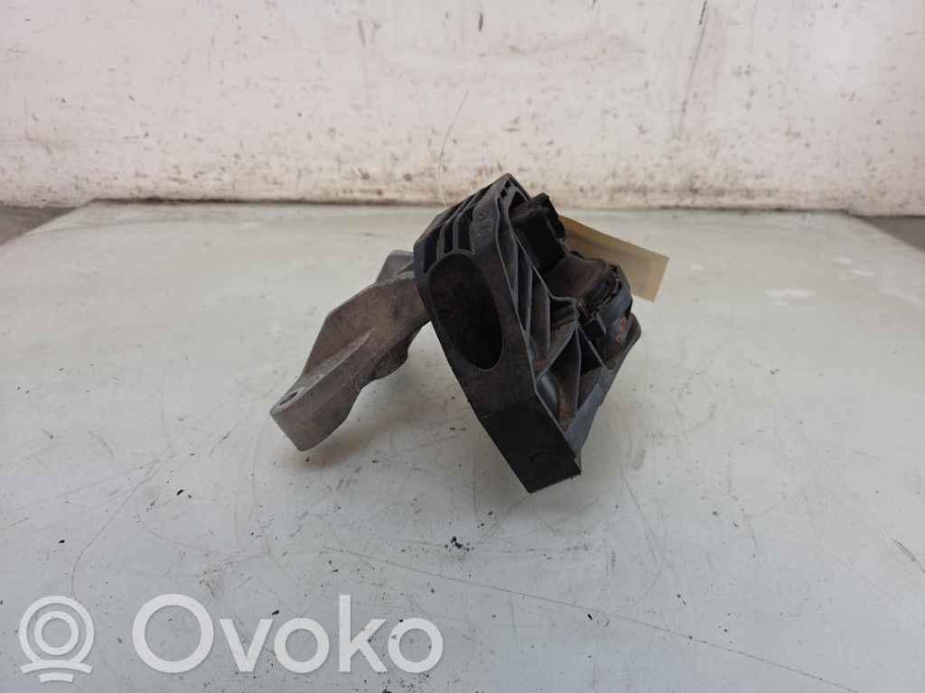 Peugeot 208 II Engine mount bracket 