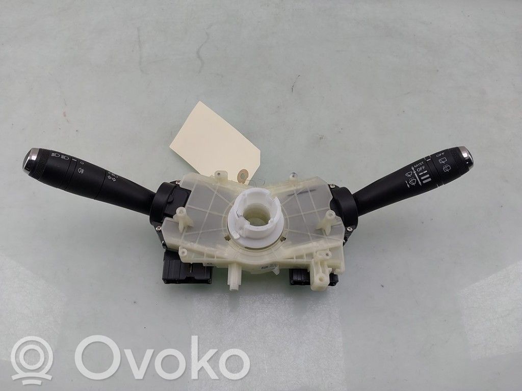 Dacia Spring Steering wheel buttons/switches 