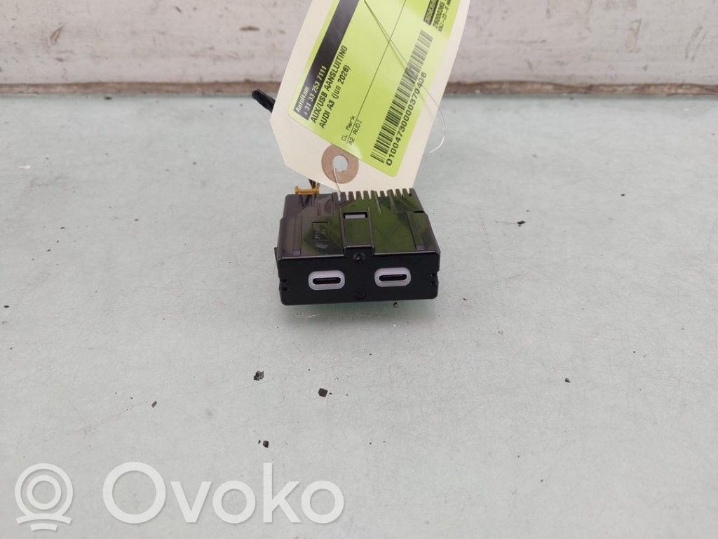 Audi A3 8Y Connettore plug in AUX 