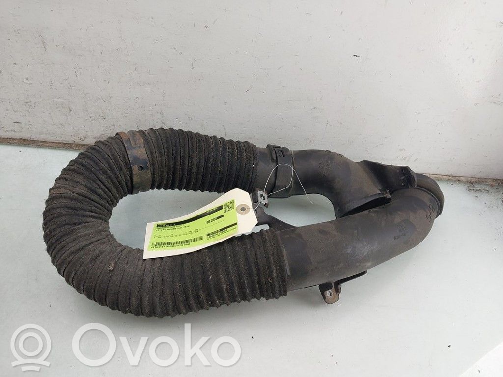 Toyota Avensis T270 Air intake hose/pipe