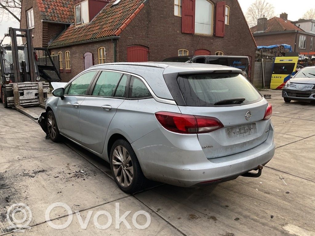 Opel Astra K Zderzak tylny 