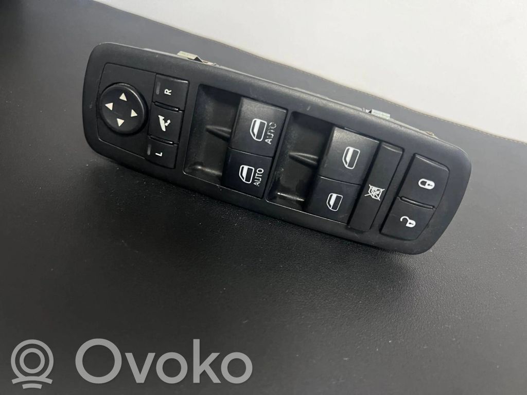 Electric window control switch   68110867AA,10091430